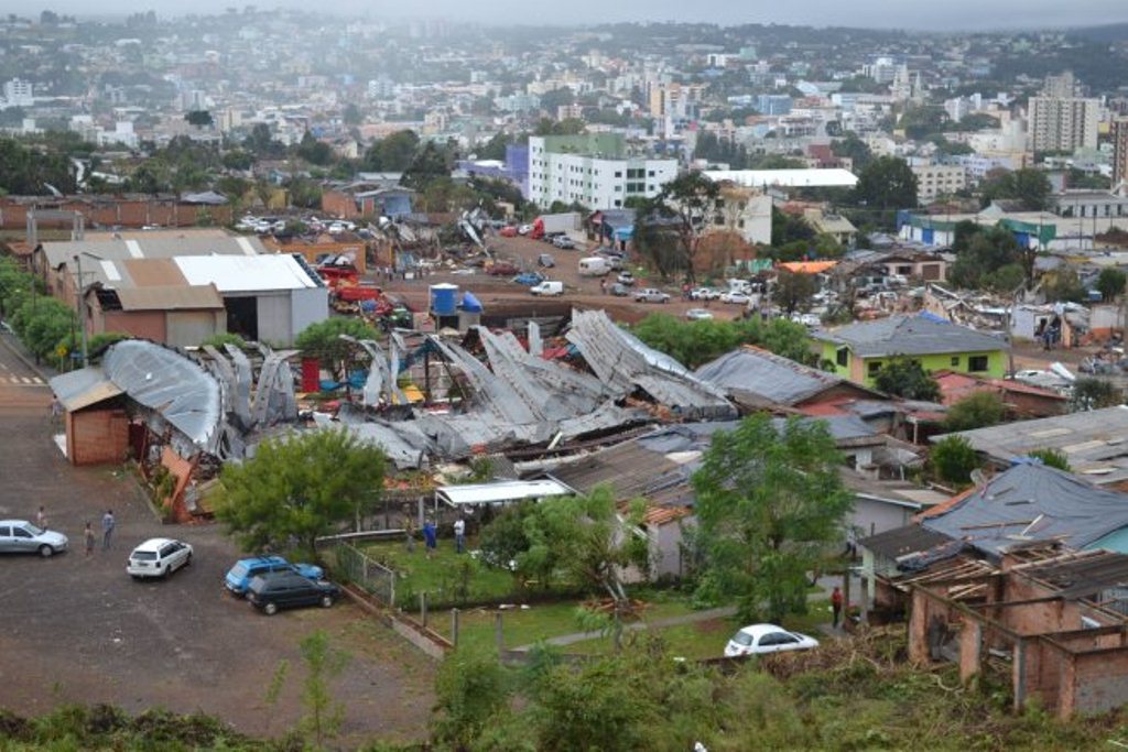 Oito anos do tornado: menina escreve poema sobre a tragédia, em Xanxerê