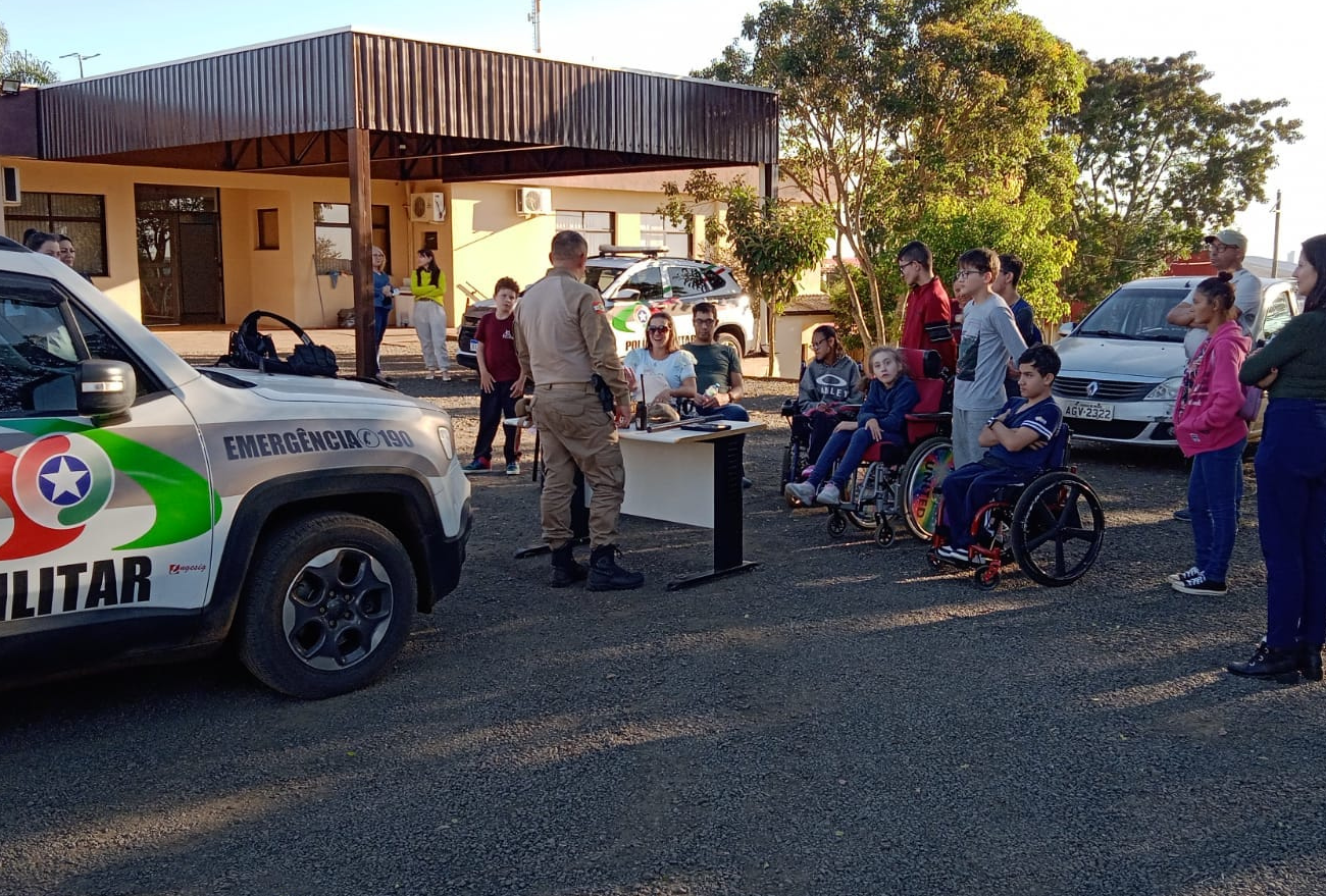 FCDX realiza visita a dependências do 30º Batalhão  de Polícia Militar de Xanxerê