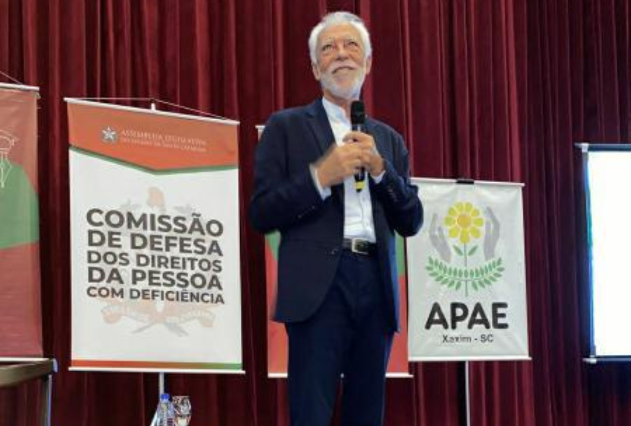 APAE de Xanxerê participa de seminário sobre autismo com a presença do Ilustre Dr. Facion