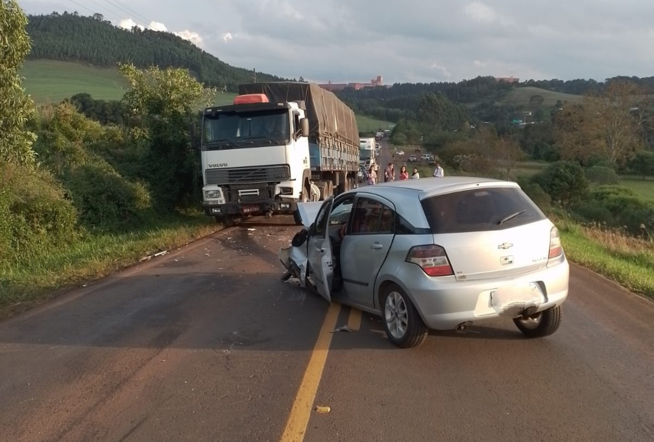 Acidente envolvendo três veículos deixa vítima feridas no Oeste