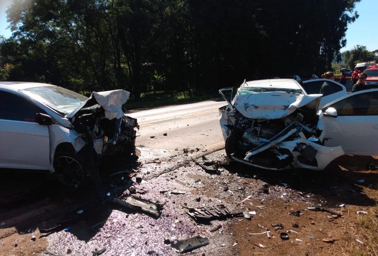 Mulher morre após violenta colisão no Oeste