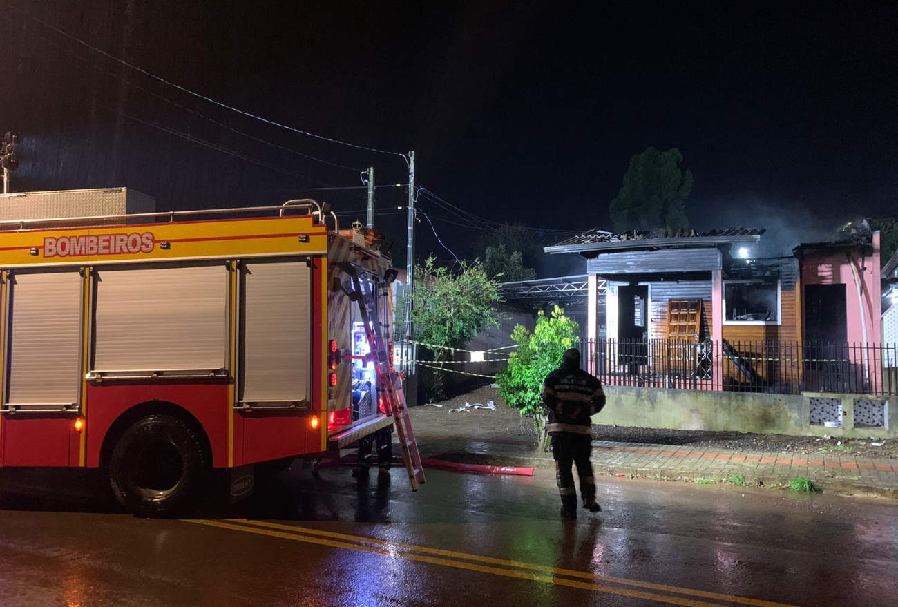 Incêndio consome residência em Xanxerê