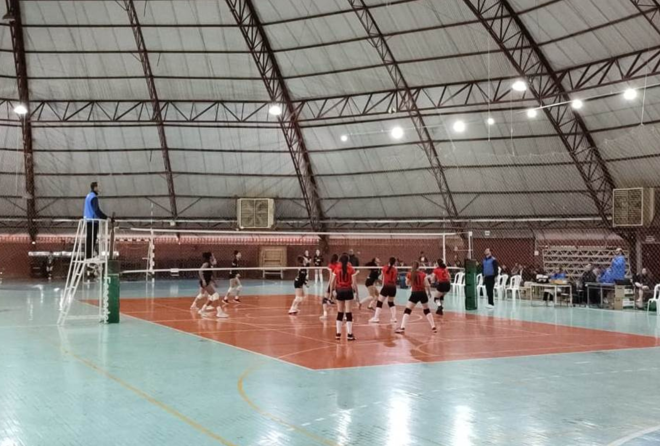 Voleibol feminino de Xanxerê estreia na fase regional dos Joguinhos Abertos