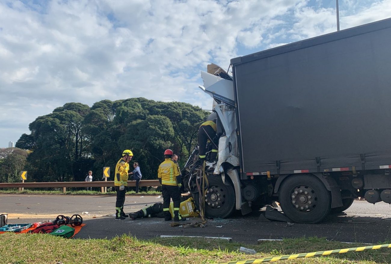 Grave acidente na BR-282 em Xanxerê deixa vítima presa às ferragens