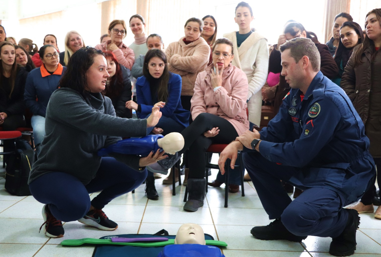 Fotos: Formação continuada com profissionais da Educação de Abelardo Luz aborda primeiros socorros e situações de emergência