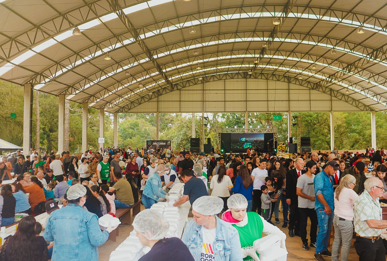Fotos: Almoço do Frango reúne centenas de pessoas no aniversário de 65 anos de Abelardo Luz