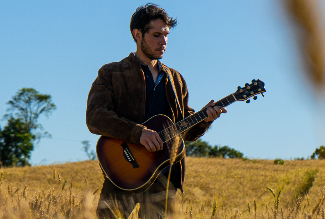 Trilhando acordes  de sucesso: a jornada na carreira musical de Maurício Franke