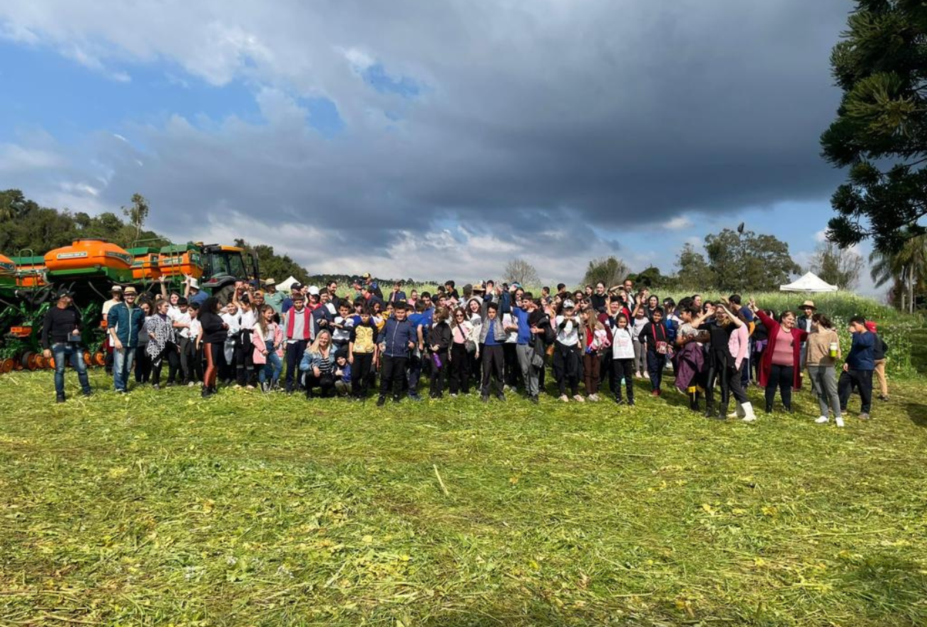 Alunos do 5º ano da Escola Pequeno Príncipe participam de um “Dia de Campo”    