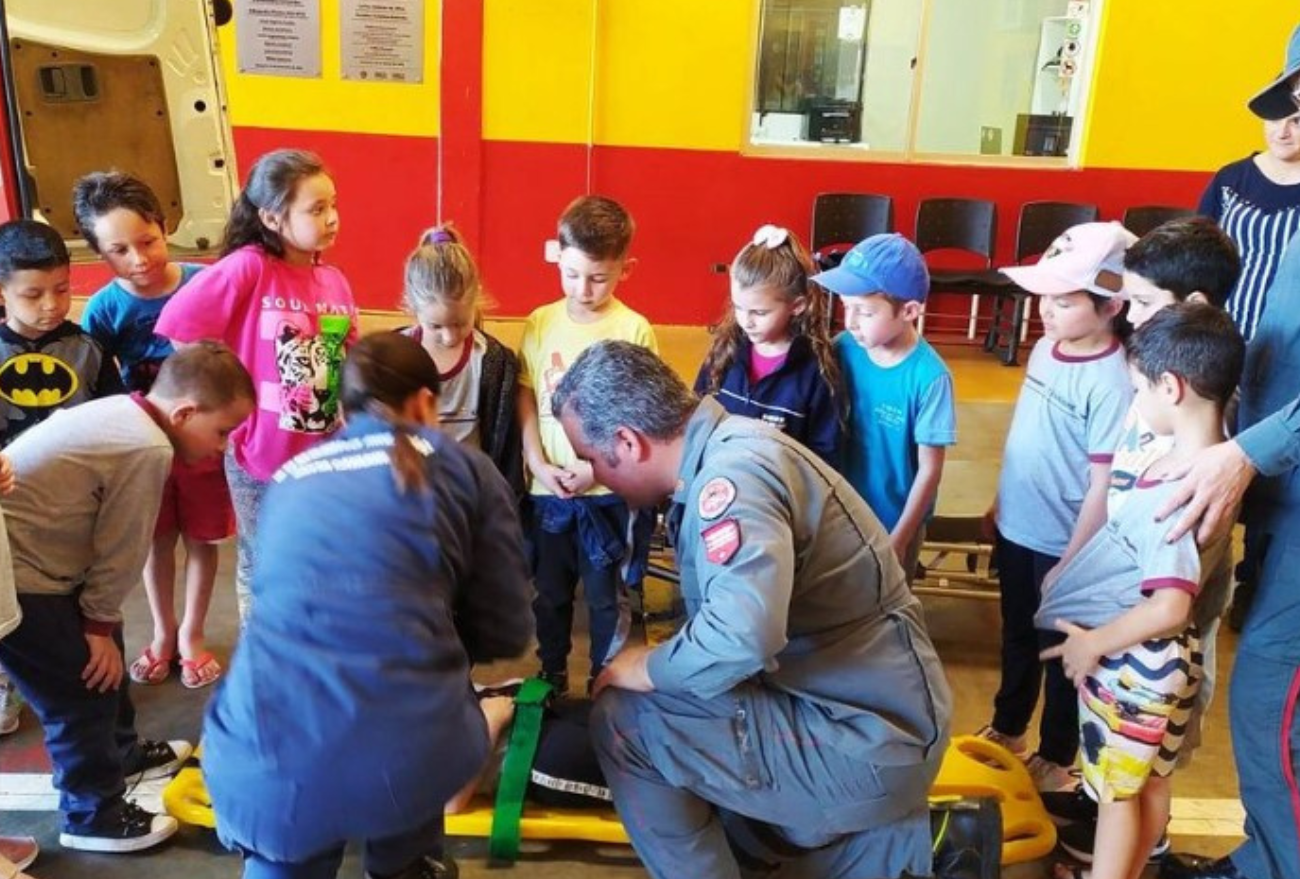 Alunos da EMEB João da Cruz e Souza visitam 14º Batalhão de Bombeiros Militar de Xanxerê