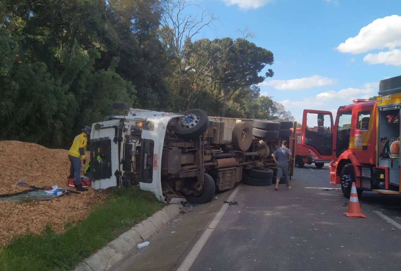 Saída de pista e tombamento é registrada na BR 282, em Xanxerê