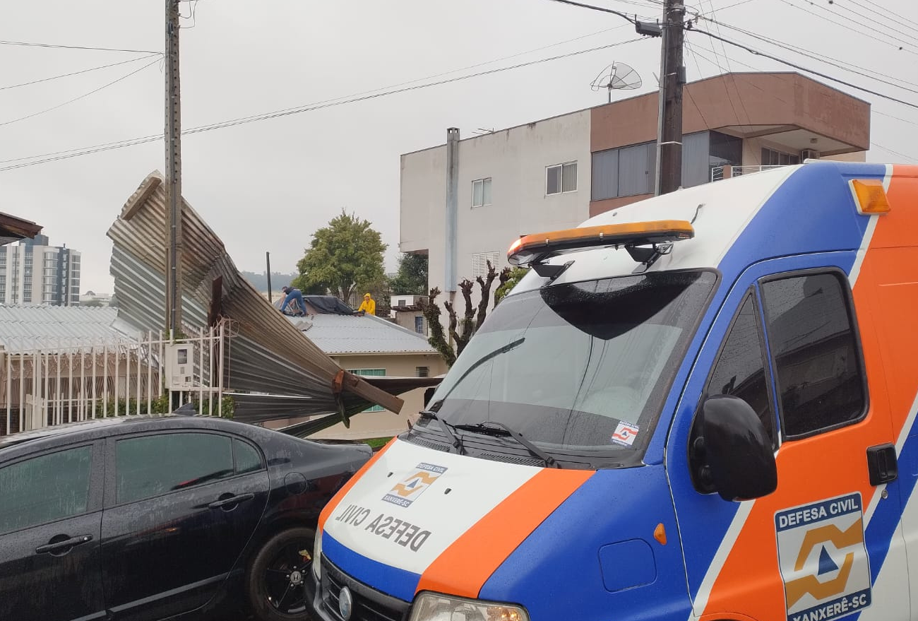 Ventos de mais de 100 km por hora causam estragos em Xanxerê