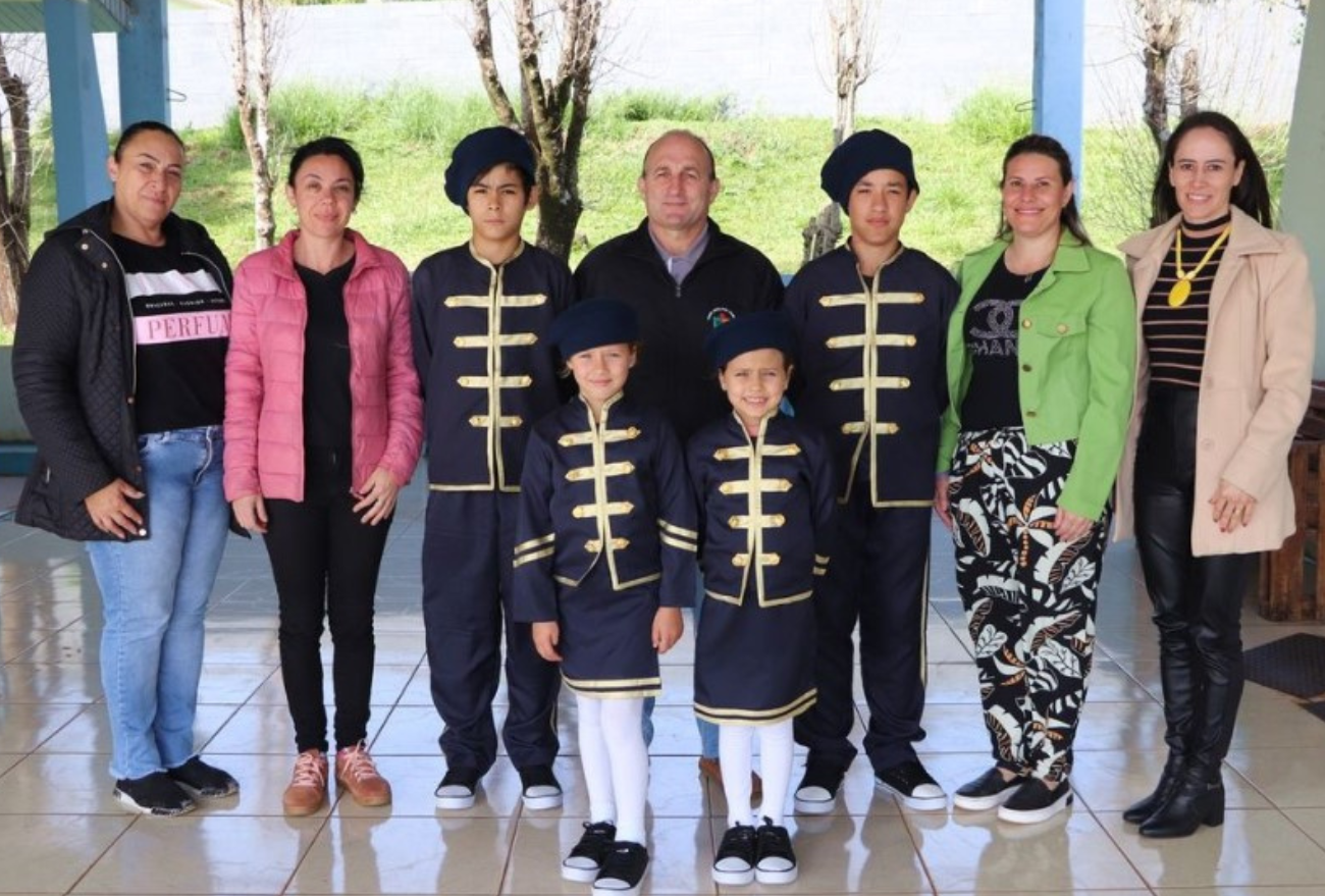 Banda de Percussão de Abelardo Luz recebe novos fardamentos para desfile Cívico