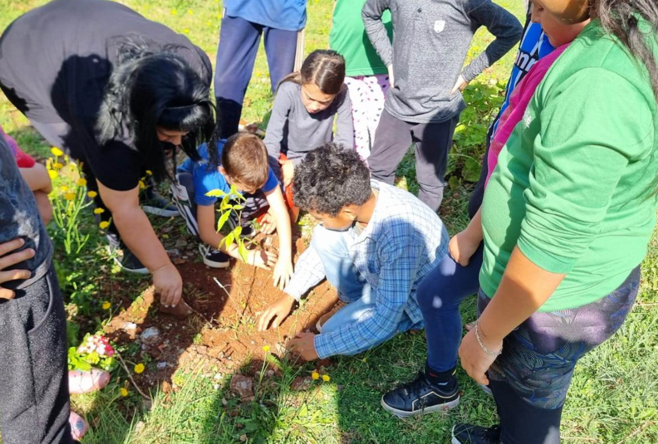 Secretaria de Meio Ambiente de Xanxerê faz plantio de mudas para comemorar o Dia da Árvore