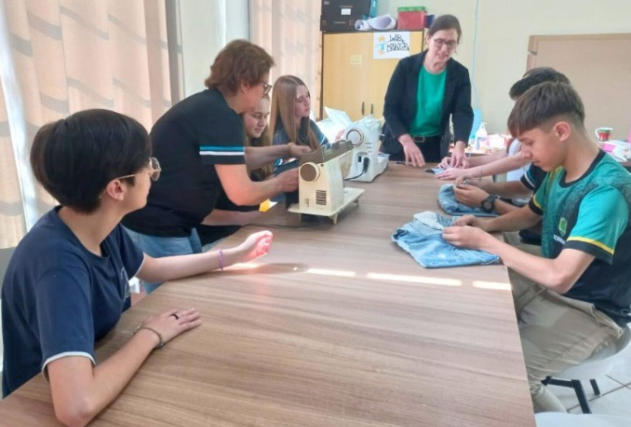 Escola de Bom Jesus conscientiza a comunidade sobre os atos de reciclar e reaproveitar o jeans