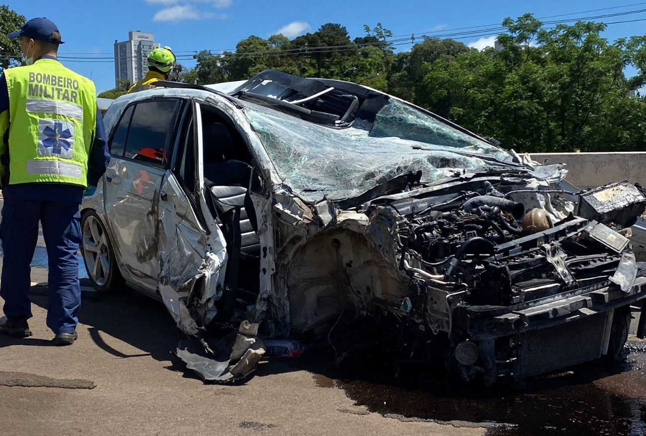 Fotos: grave acidente entre carro e caminhão deixa vítima na BR 282, em Xanxerê