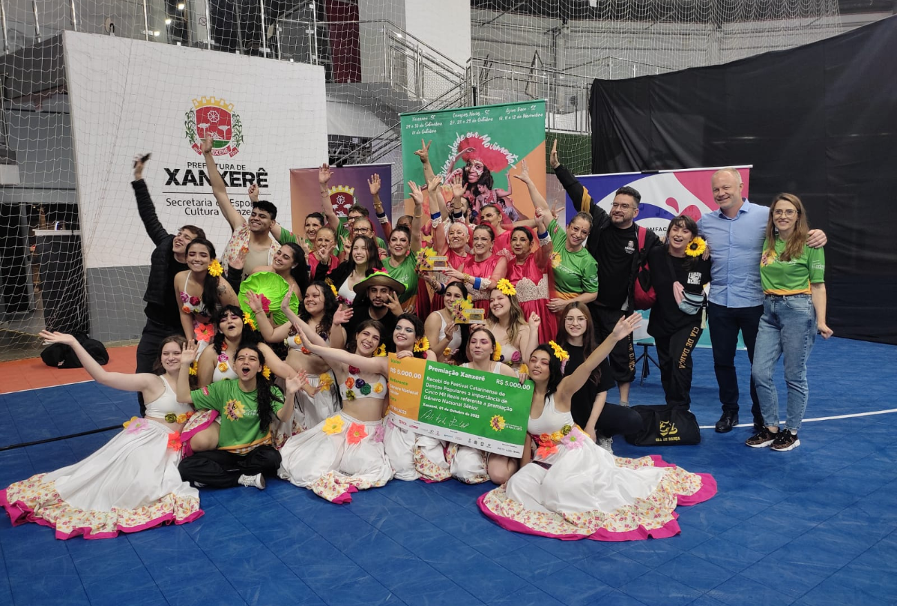 Cia Municipal de Dança conquista 1º lugar em Festival Catarinense de Danças Populares