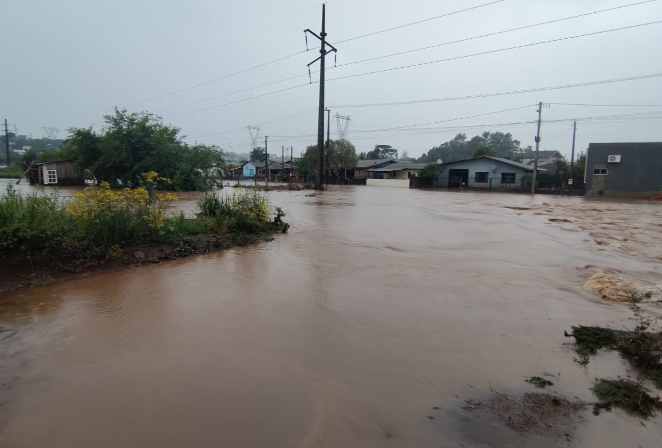 Volume elevado de chuvas nas últimas 24 horas causa alagamentos em Xanxerê